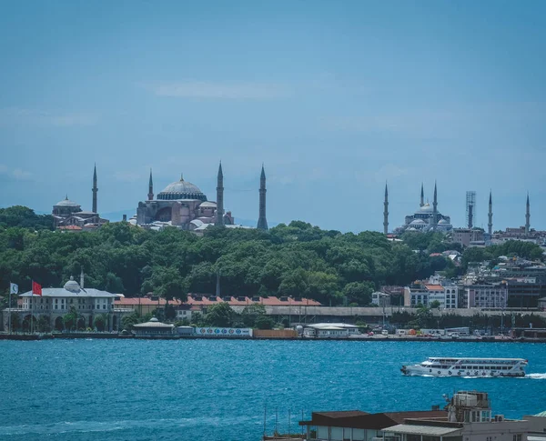 Mosque Hill Canal Ship Istanbul — Stock Photo, Image