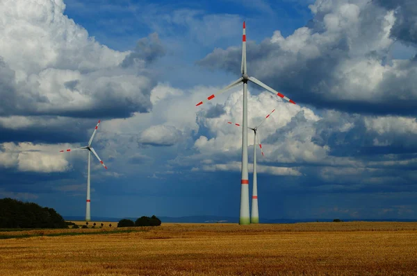 Schoeneck Germany Aug 2021 Wind Turbines Fields Harvest Time Contrasting — Stock Photo, Image