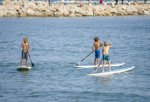 Malaga Spain Nov 2016 Scenic View Young Boys Paddleboarding Mediterranean — 스톡 사진