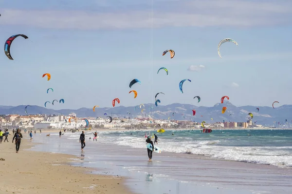 Tarifa España Octubre 2020 Gente Haciendo Kitesurf Playa Cerca Tarifa —  Fotos de Stock