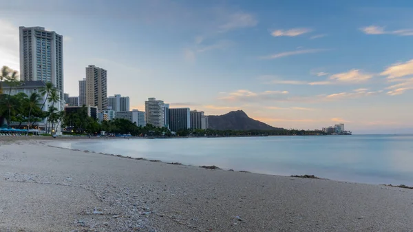 Una Toma Alto Ángulo Salida Del Sol Waikiki Beach Con — Foto de Stock