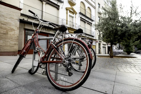 城市里的一个自行车停车场 — 图库照片