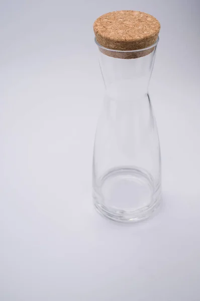 Вертикальный Снимок Прозрачной Стеклянной Бутылки Пробковой Пробкой Изолированной Сером Фоне — стоковое фото
