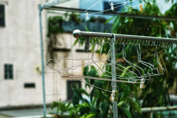 Een Selectieve Close Van Hangers Een Werf — Stockfoto