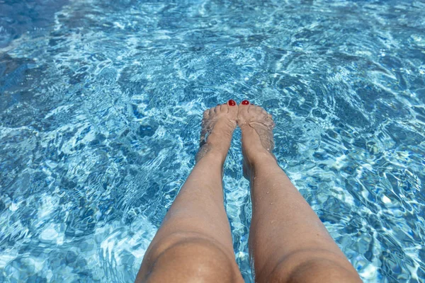 Woman Legs Clear Water Swimming Pool — Stock Photo, Image