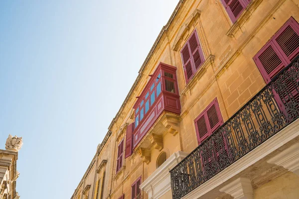 Low Angle Shot Building Typical Bow Windows Malta — Stock Photo, Image