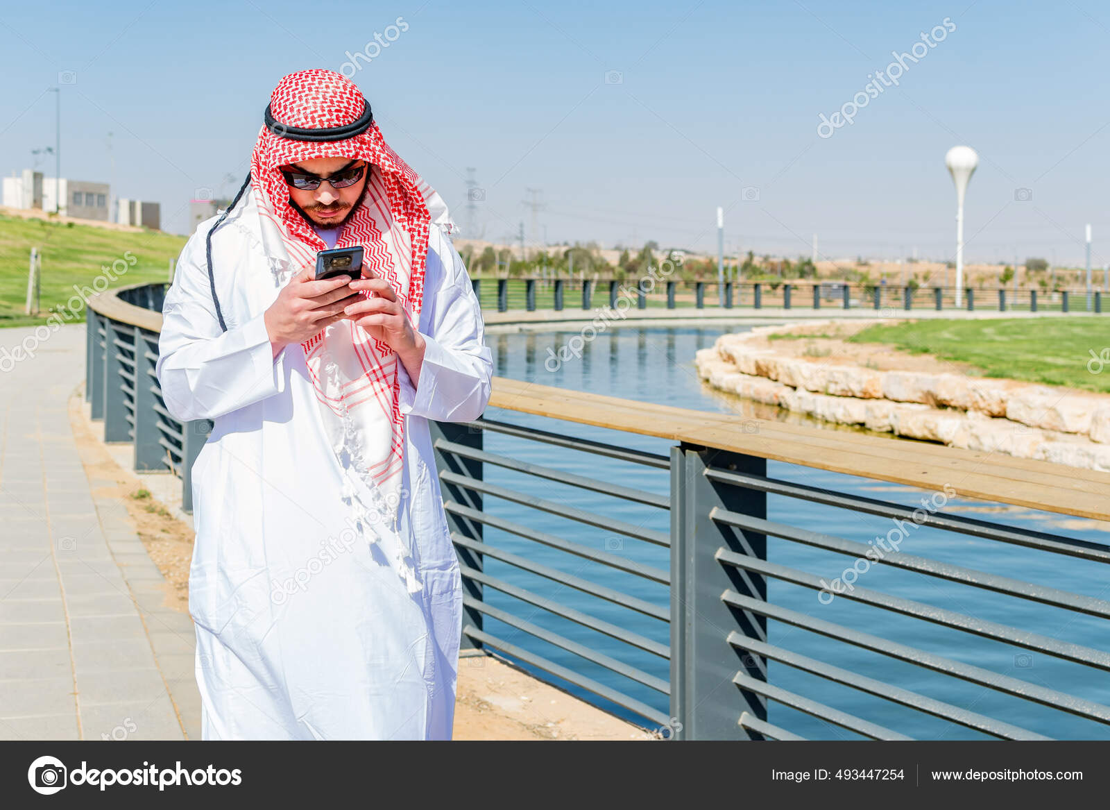Amazon.com: Brown Bisht Cloak Arab Dress Thobe Saudi Mens Robe Eid (brown)  : Clothing, Shoes & Jewelry