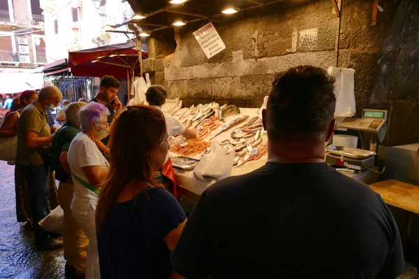 Catania Italy Jul 2021 Shot Picturesque Busy Open Air Fish — Stock Photo, Image
