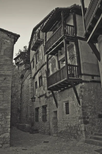 Gråskala Bild Gamla Husen Plaza Mayor Albarracin Spanien — Stockfoto