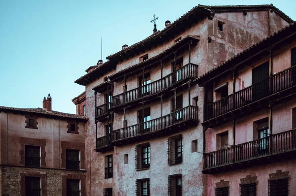 西班牙Albarracin广场市长故居景观 — 图库照片