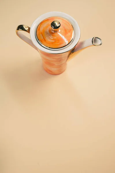 Κοντινό Πλάνο Μιας Λεπτής Πορτοκαλί Καλυμμένης Τσαγιέρας Ένα Πορτοκαλί Απομονωμένο — Φωτογραφία Αρχείου
