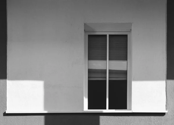 Черно Белый Снимок Окна — стоковое фото