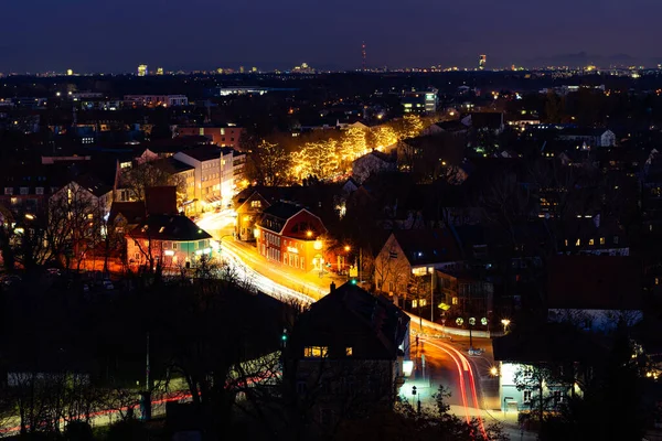 Een Antenne Uitzicht Van Een Avond Stad — Stockfoto