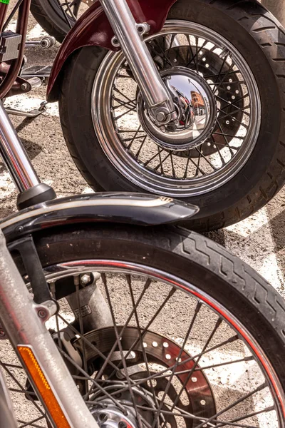 Вертикальний Знімок Деталей Сучасних Класичних Мотоциклів — стокове фото