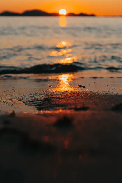 High Angle Shot Sandy Beach Colorful Sunset Island Ocean — Stock Photo, Image