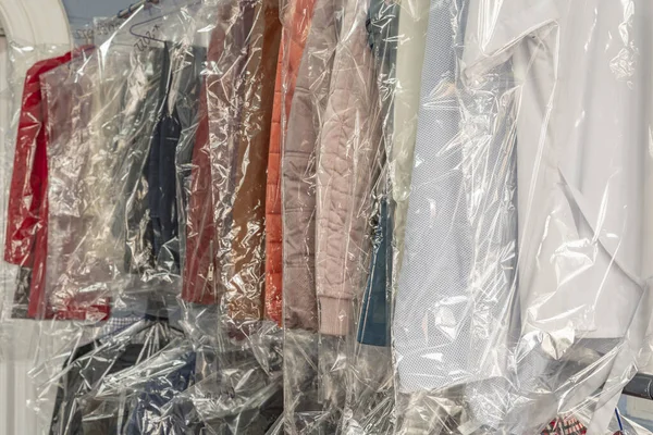 Roupas Limpas Prontas Para Serem Entregues Aos Clientes Serviço Limpeza — Fotografia de Stock