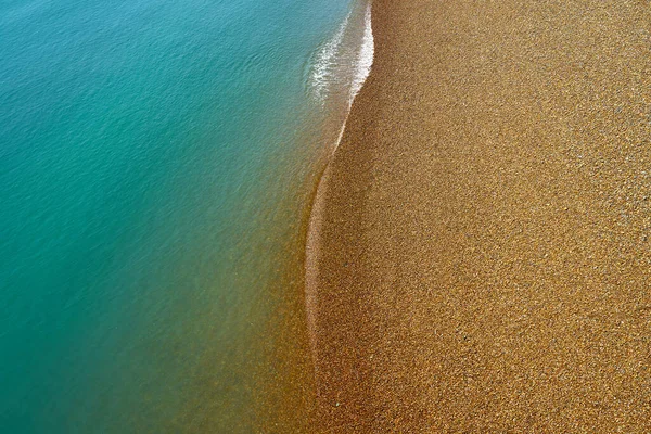 Górny Widok Turkusowej Wody Pobliżu Brzegu Morza Idealne Tapetę — Zdjęcie stockowe