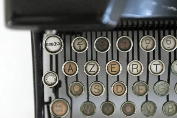 Крупный План Старинной Ручной Пишущей Машинки Старые Круглые Ключи — стоковое фото