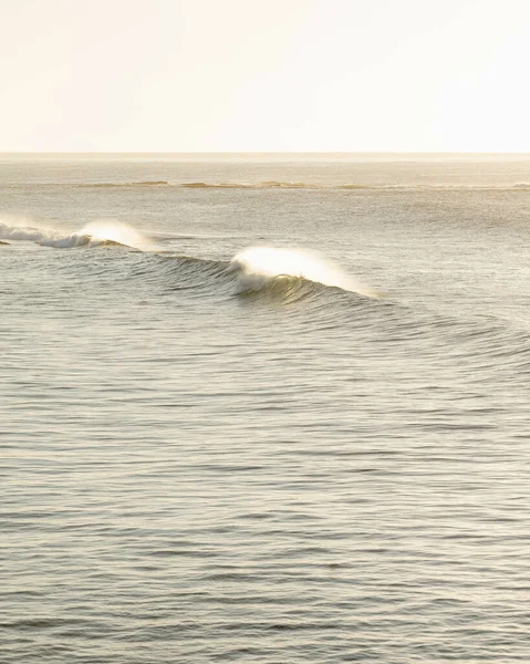 海の波の垂直ショット — ストック写真