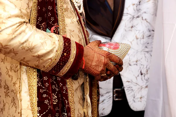 ヒンズー教の伝統的な結婚式の習慣 — ストック写真