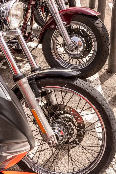 Вертикальний Знімок Деталей Сучасних Класичних Мотоциклів — стокове фото