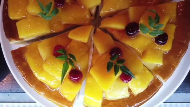 Heerlijk Zoet Dessert Met Fruit Bessen — Stockvideo