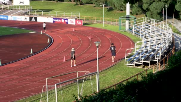 Estádio Com Listras Vermelhas Amarelas Quadra Tênis Playground — Vídeo de Stock