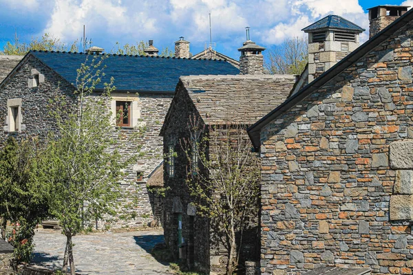 Eine Fassade Aus Gemütlichen Steinhäusern Ländlicher Umgebung — Stockfoto