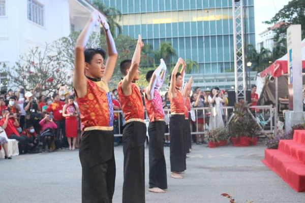 Een Close Van Een Chinese Dansgroep Het Podium Het Muziek — Stockfoto