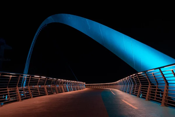 Widok Nocy Dubai Water Canal Tolerance Bridge — Zdjęcie stockowe