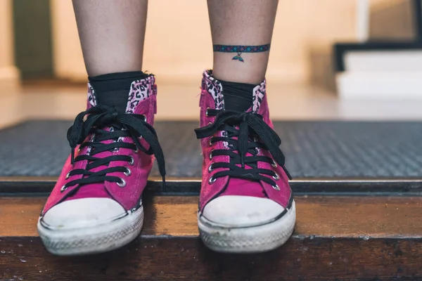 Closeup Shot Girl Stylish Pink Sneakers — Stock Photo, Image