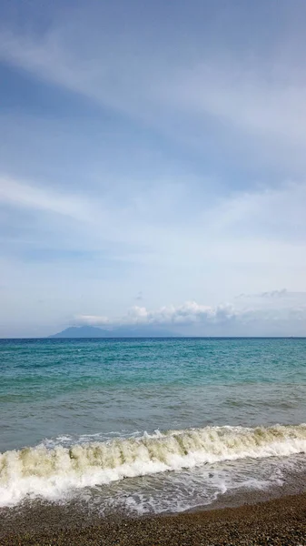 Ocean Oglądany Plaży Pod Czystym Niebem — Zdjęcie stockowe