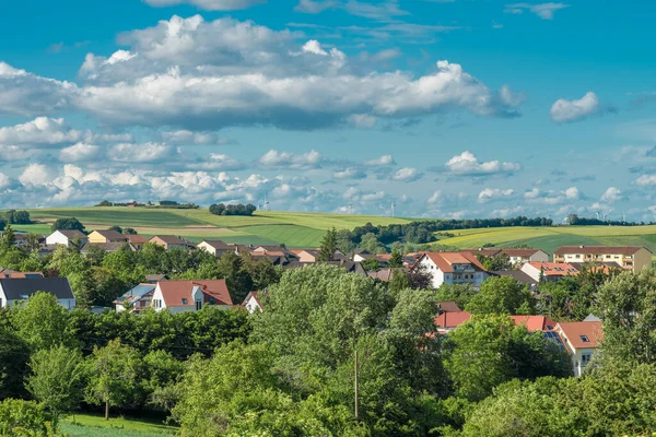 Μια Γραφική Θέα Της Πόλης Kirchheimbolanden Στη Γερμανία Ένα Θολό — Φωτογραφία Αρχείου