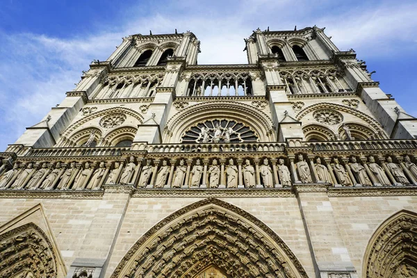 Low Angle Shot Cathedrale Notre Dame Paris Blue Cloudy Sky — Stock Photo, Image