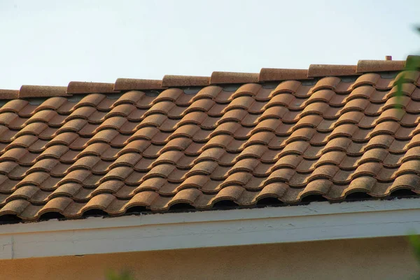 Ziegeldach Eines Modernen Hauses Einem Städtischen Gebiet Großaufnahme — Stockfoto