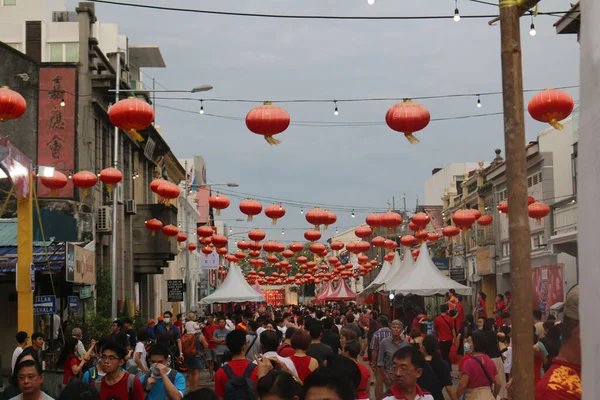 ジョージア州ジョージタウン2021年7月26日 装飾的な赤い提灯でマレーシアのジョージタウンの市場の閉鎖的なショット — ストック写真