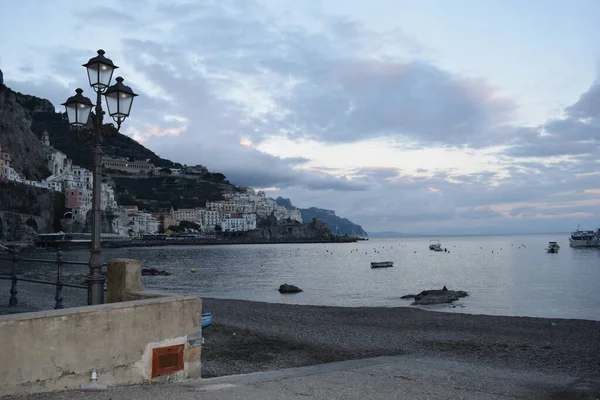 Una Hermosa Vista Del Agua Los Barcos Costa Amalfi Italia — Foto de Stock