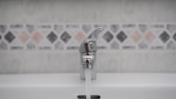 Primer Plano Del Lavabo Del Baño — Vídeo de stock