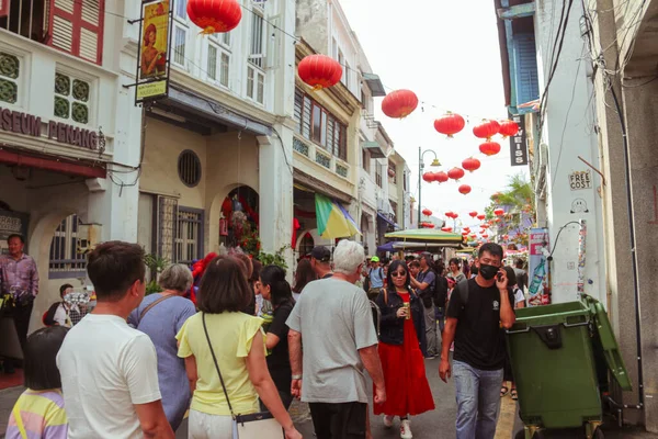 马来西亚乔治敦旧城区街道市场特写 装饰着红色灯笼 — 图库照片