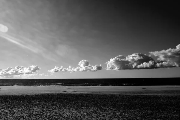 Scenic Cloudscape Sea Grayscale Shot Fluffy Clouds — Stock Photo, Image