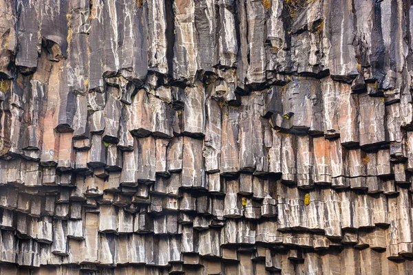 Eine Nahaufnahme Von Felsformationen Des Svartifoss Wasserfalls Island — Stockfoto