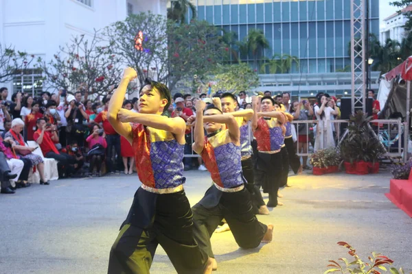 Primer Plano Grupo Bailarines Chinos Escenario Festival Música Cultura — Foto de Stock