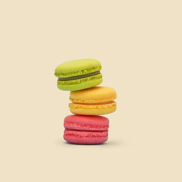 Een Selectieve Focusshot Van Drie Kleurrijke Macarons Een Wit Oppervlak — Stockfoto