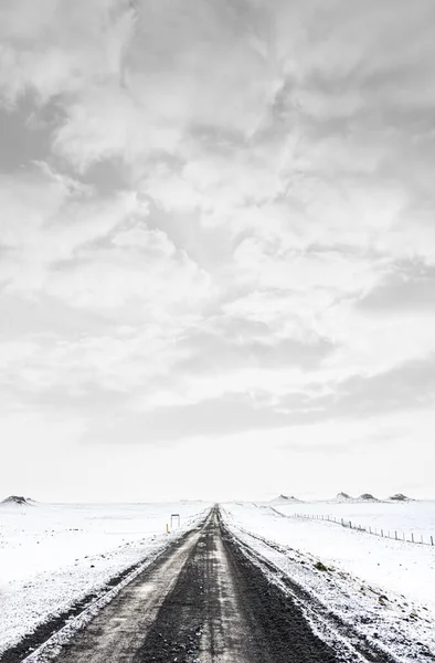Una Vista Escalofriante Camino Sin Pavimentar Centro Valle Cubierto Nieve — Foto de Stock