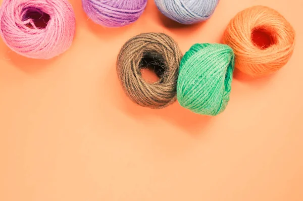 Närbild Bild Mjuka Färgglada Textilbollar Ull Orange Bakgrund Med Kopia — Stockfoto