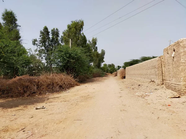 Blick Auf Einen Verlassenen Ort Dessen Boden Mit Sand Bedeckt — Stockfoto