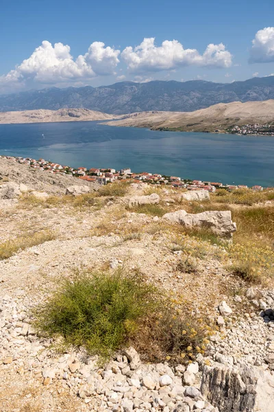 Una Hermosa Vista Del Agua Las Montañas Isla Pag Croacia —  Fotos de Stock