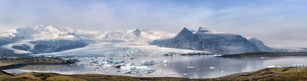 Una Vista Agghiacciante Del Lago Ghiacciato Islanda Con Riflessione Sulla — Foto Stock