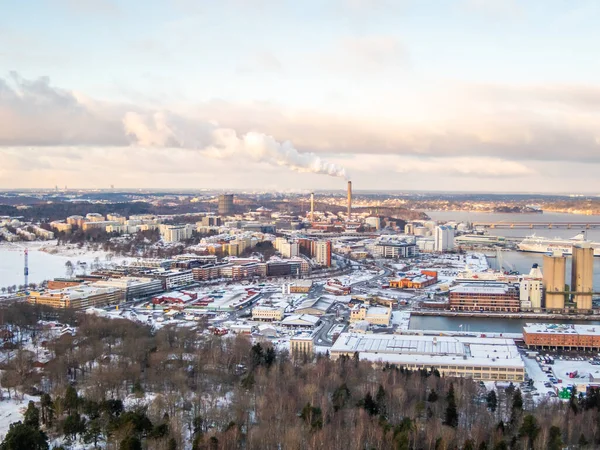 Eine Luftaufnahme Der Schönen Verschneiten Stadt Stockholm Unter Dem Wolkenverhangenen — Stockfoto