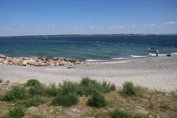 Der Strand Von Tisvildeleje Mit Weißem Sand Unter Blauem Himmel — Stockfoto